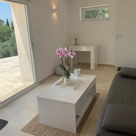La Venturonne Neuf Rez De Jardin 45 M2 Vue Et Vignes 10 Mn Des Plages * Le Beausset